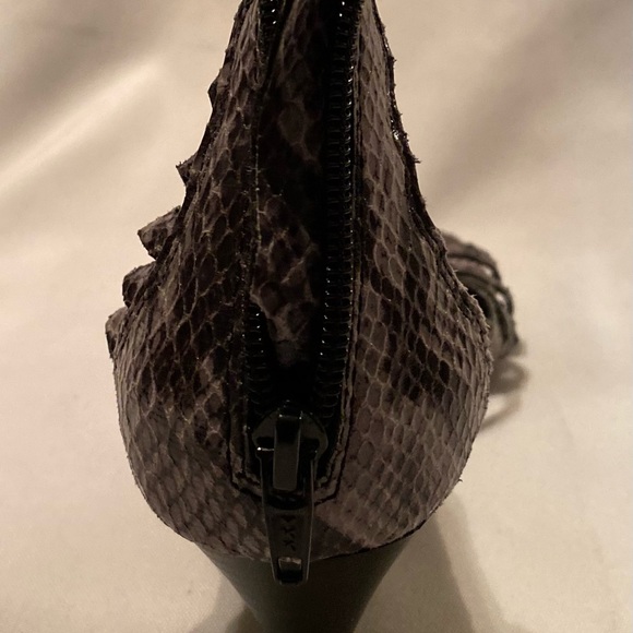 NWOT Women’s Laura Ashley La-Vivian Block Wedge Heel Size 6 1/2 Python Print - Picture 5 of 12